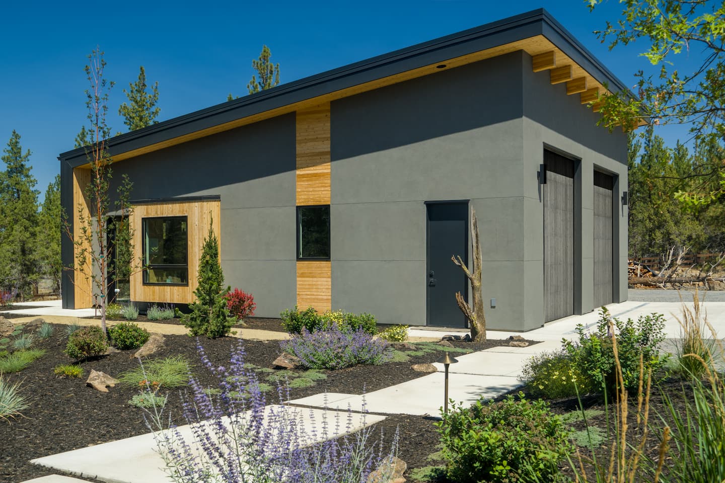 Detached garage in healthy and energy efficient home in Bend, Oregon